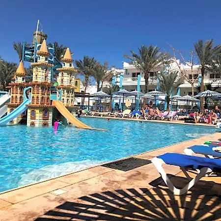 Fantastic Chalet With Private Beach And Aqua Park